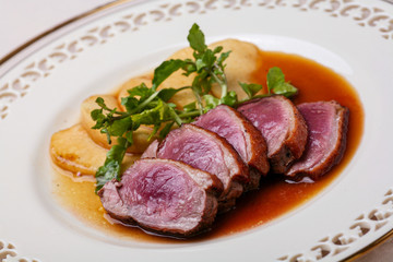 フレンチレストレン、鴨肉のステーキ