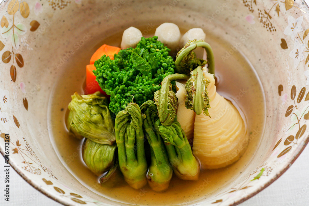 Wall mural 健康的で美味しい山菜、根菜の煮物