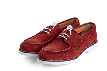 Men's classic reddish-brown suede shoes with white rubber sole. Deck collection. Top view at an angle.