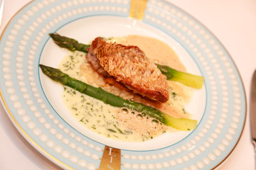 フレンチレストランの白身魚のソテー