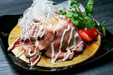 ローストビーフと目玉焼き