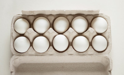 White chicken eggs