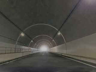 トンネル　出口　新名神高速道路　鈴鹿トンネル