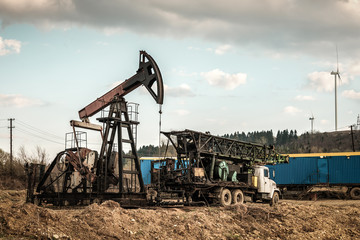 Fototapeta na wymiar drilling rig and oil pump