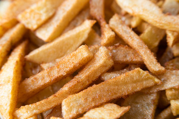 Patatine fritte dorate e croccanti 