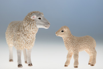 可愛い羊のフィギュア模型