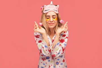 Girl smiles sweetly, crosses fingers thinks things