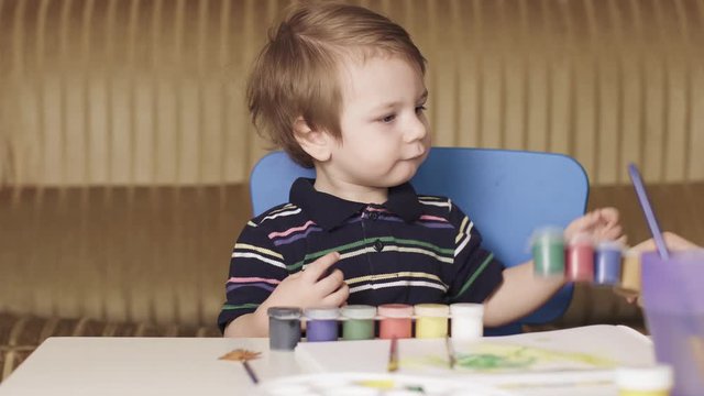 Mom teaches a child to draw