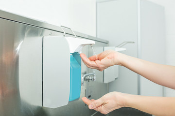 Doctor washes his hands according to all the rules before starting the procedure close up