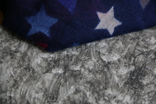 fondo abstracto con texturas textiles y estrellas de colores