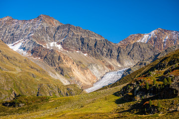 Fototapeta premium Evening in the gorgeous Kauner Valley (Tyrol, Austria). The Kauner Valley .is known as one of the most beautiful valleys in the world and is very popular with tourists.