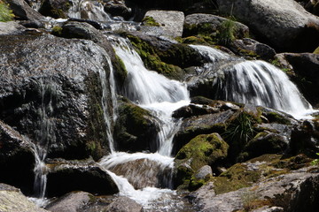 Salto de agua en un rio de Andorra
