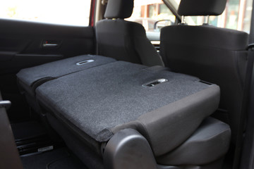 Folding of the second row of SUVs