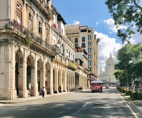 Fototapeta na wymiar street in the old town of Havana