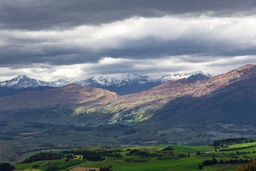 Obraz premium Mountain ranges near Queenstown. South Island, New Zealand