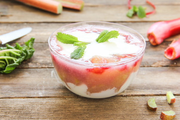 Rhabarber Dessert Schale Tisch Brett Nachtisch