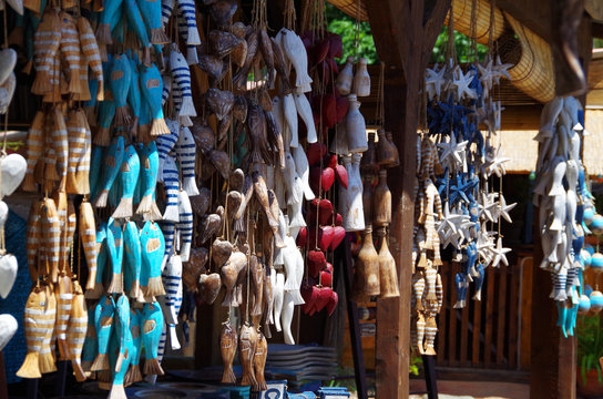 Pesci di legno come souvenir Corsica