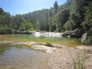 Fototapeta na wymiar Rio en la zona de Beceite en Teruel