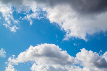 Obraz na płótnie Canvas white clouds in blue sky natural background