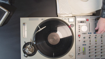 The Musician tunes turntable for vinyl records