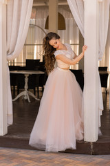 Fototapeta premium Pretty young bride posing with bouquets of flowers