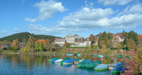 der Ort Schluchsee am gleichnamigen Stausee,Schwarzwald,Baden-Württemberg,Deutschland