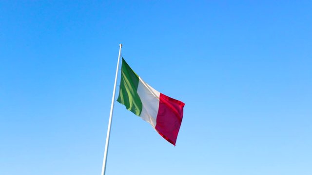 Festa del 2 Giugno, bandiera italiana