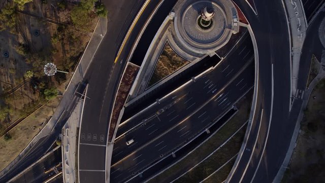 Calles solas en Mexico en tiempos de coronavirus, cinem&aacute;ticas drone view