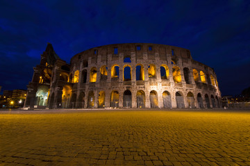 Fototapeta na wymiar Colosseo - roma - italia