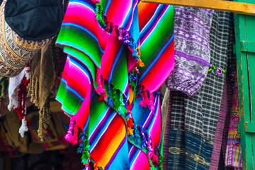 manta típica, servilleta de colores mayas con diseño único 