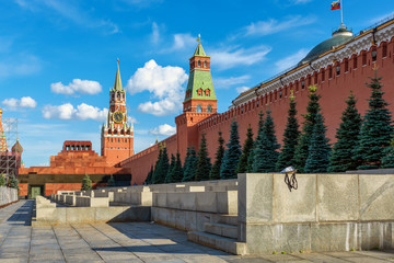 Obraz premium Mausoleum of Lenin and Kremlin wall on Red Square, Moscow, Russia