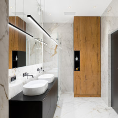 Luxury bathroom with two washbasins