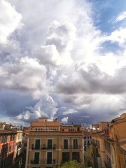 Fototapeta na wymiar Stormy sky with strange clouds