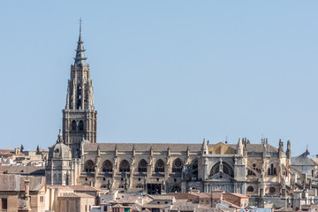 Fototapeta na wymiar panoramic view on toledo medieval city with cathedral church