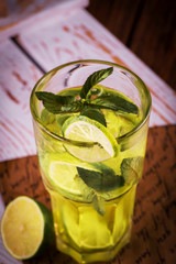 mojito with ice, bar, a glass of mojito, lemonade with ice, summer drink, summer, drink, food, glass, carbonated drink, lime, lemon, lemonade