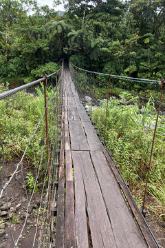 Costa Rica, Puntarenas, Monteverde, Simple suspension bridge in?Arenal Volcano?area