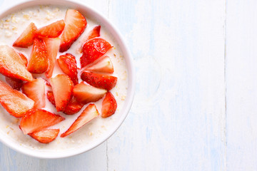 Oats porridge with strawberry