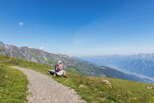 Switzerland, St Gallen Canton, Glarus Alps, Man taking a break on the Panoramic hiking trail in the Tectonic Arena Sardona