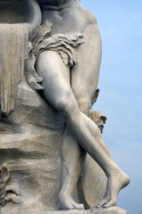 Fototapeta premium Sculpture of a person in the park