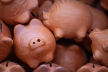 Alcancia peque&ntilde;a de terracota en grupo