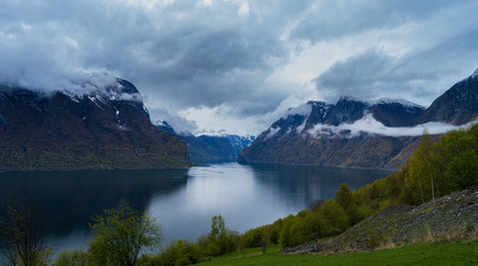 Obraz na płótnie Canvas Widok na Aurlandsfjord z punktu widokowego Stegastein