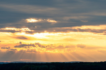 Dramatischer Sonnenuntergang Sonnenaufgang