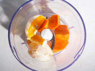 Step-by-step instructions for making smoothies from orange and carrots. Step 2. The concept of...