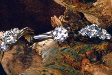 華麗で優美、豪華でお洒落なダイヤモンドジュエリー