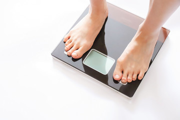 体重を測る人　ダイエット