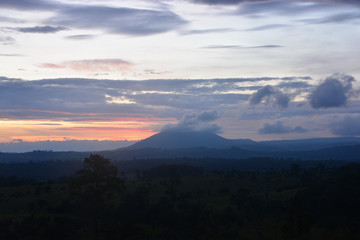 Fototapeta premium Sala Dusita Sunrise Viewpoint. Thung Salaeng Luang National Park (Nong Mae Na)