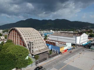 Nubes avistamiento de lluvia en ciudad de San Salvador centro El Salvador Iglesia El Rosario