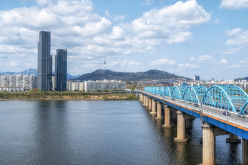 Fototapeta na wymiar namsan tower and han river