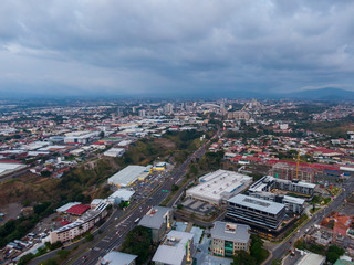 Naklejka premium Impressive aerial view of the city of San Jose with view to the Sabana park 