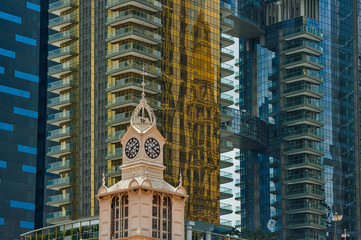 Fototapeta na wymiar Colonial era architecture contrast with modern office buildings from the financial district of Singapore